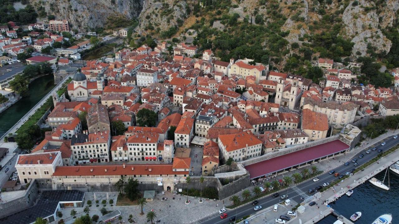 Art House 001 Hotel Котор Екстериор снимка